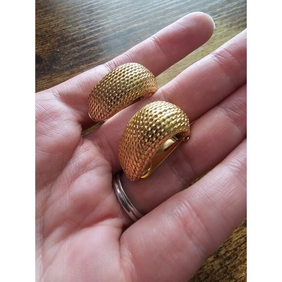 Vtg Chunky Thick Rope Goldtone Taper Half Hoop Clip Earrings 1” - Picture 3 of 3